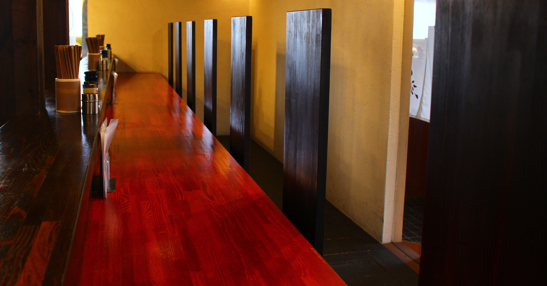 客席について　カウンター８席での営業です。グループや家族でお越しの場合、混雑時はお席が別々になります。空いた席から順番にご案内致します。